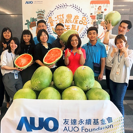 友達員工相揪送暖 與農民一同抗疫