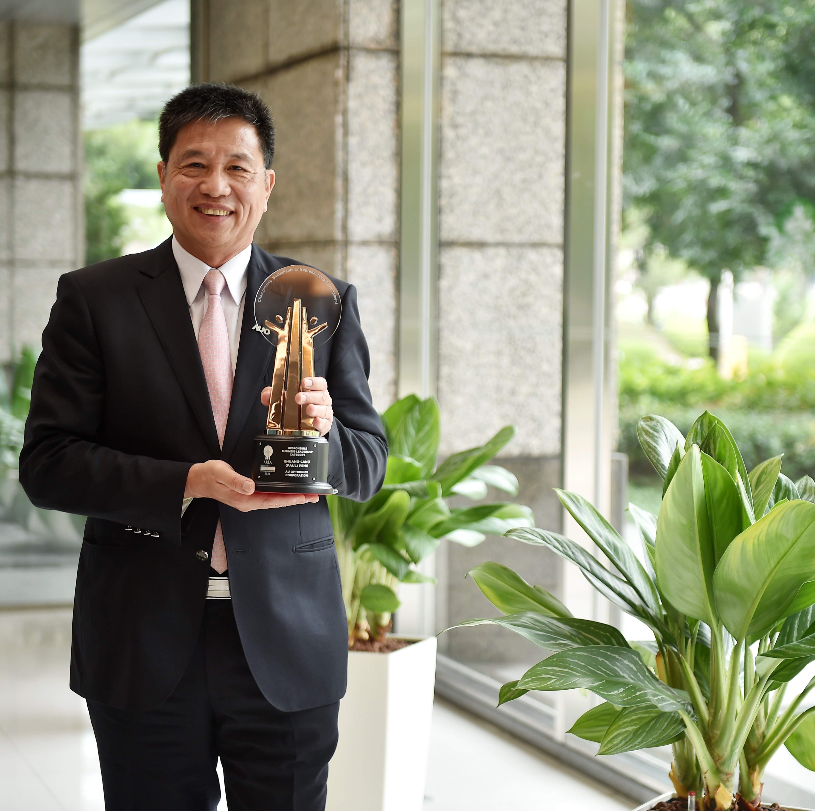 AUO Chairman & CEO Paul Peng Honored with Asia Responsible Enterprise Awards for the Responsible Business Leadership Category